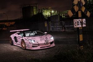 Розовый Lamborghini Aventador со стразами