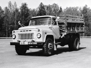 Вспомним молодость и грузовики на которых мы ездили, ЗИЛ 130 и ГАЗ 53