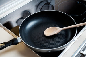 Правда ли, что готовить на антипригарной сковороде небезопасно для здоровья