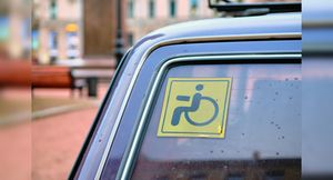В ГИБДД рассказали о нюансах правил парковки под знаком «Инвалид»