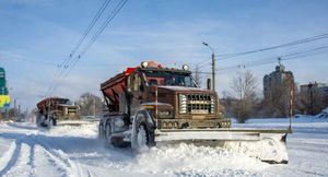 На дорогах Миасса со снегом борются «Уралы»