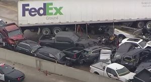 Смертельный лед: на шоссе в Техасе столкнулись свыше 100 машин