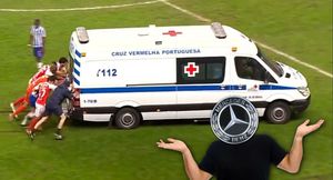 Футболисты с «толкача» удалили с поля медицинский Mercedes Sprinter