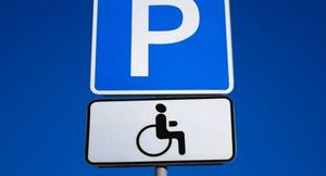 Штрафы за парковку на местах для инвалидов могут увеличить