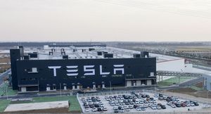 Tesla отказалась от расширения завода в Шанхае по политическим причинам
