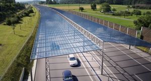 На немецких автобанах появятся солнечные батареи вместо крыш