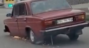 Абсурдные происшествия с автомобилями в России