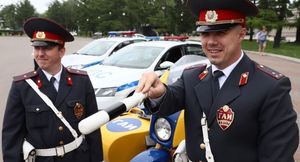 В день образования ГИБДД на дороги Красноярска вышли ретро-патрули ГАИ