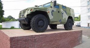 В Арзамасе выставили три единицы военной техники, среди которых – броневик «Тигр»