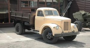 УралЗИС 355М: Позабытый сибирский грузовик, который путают с ГАЗ 51