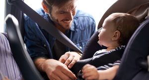 Как обезопасить детей во время перевозки в автомобиле