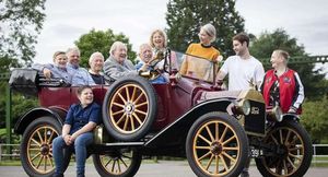 101-летний мужчина из Британии сел за руль электрического Ford