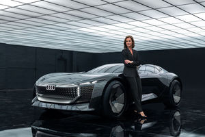 Audi показала концепт раздвижного электрородстера Skysphere