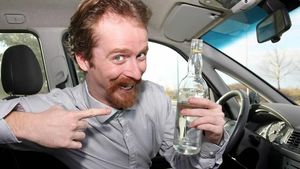 Можно ли лишиться прав, употребляя алкоголь в машине на парковке?
