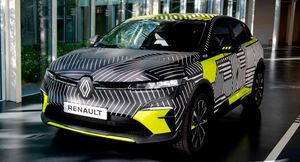 Renault рассекретил внешность Megane E-Tech до презентации