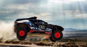 Электрокар Audi для «Дакара» испытали в пустыне: автомобиль сломался