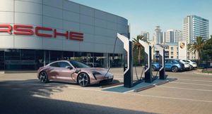 Марка Porsche поставит в Россию быстрые «зарядки» для электромобилей