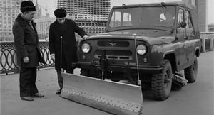 В Сети показали редкую версию внедорожника УАЗ для уборки снега