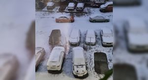 На Среднем Урале призвали менять резину из-за снега и гололеда на дорогах