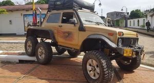 Российский автомобиль Niva Legend в Колумбии превратили в шестиколесный вездеход