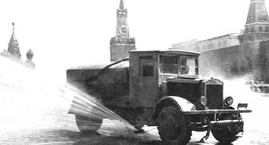 ЯГ-4 — тяжелый грузовой автомобиль производства СССР