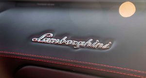 Lamborghini распродала последние негибридные модели с двигателями V12