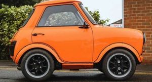 Крошечный Mini Morris 1000 продали за миллионы рублей