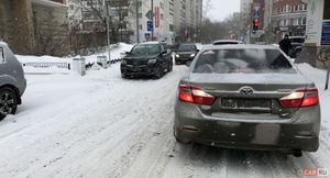 Автоэксперт Соловьев рассказал о правилах безопасной езды на летней резине зимой