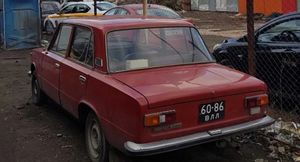 Выжившие из СССР: 10 старых автомобилей на черных номерах