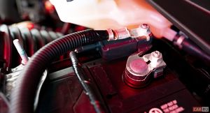 Ошибки водителей при снятии аккумулятора, которые могут навредить электронике автомобиля