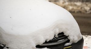 Нужно ли счищать снег с машины, если она не эксплуатируется