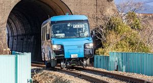 В Японии представили гибрид поезда и автобуса
