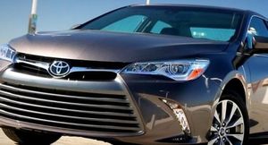 Toyota может начать выпуск Camry в кузове универсал: первые фото нового флагмана