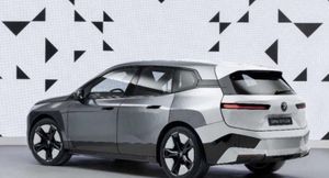 BMW представила миру автомобиль, который сможет менять цвет в движении