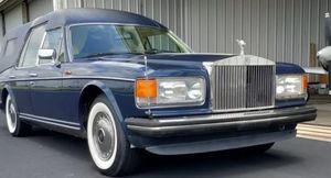 В Японии продают катафалк Rolls-Royce Silver Spirit с муляжом гроба