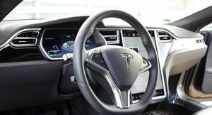 Владельцы Tesla мерзнут в своих электрокарах в Канаде и на Аляске