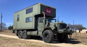 В США выставят на аукцион большой автодом на базе военного грузовика AM General M36A3