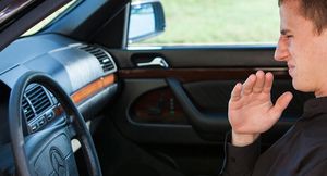 10 причин, почему в салоне автомобиля неприятно пахнет