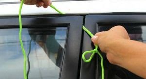 Как открыть автомобиль, если вы забыли ключи в салоне?
