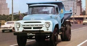 Почему кабины ЗИЛ-130 при СССР окрашивали в голубой цвет...