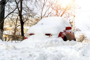 Почему за снежный «горб» на крыше автомобиля могут выписать штраф?