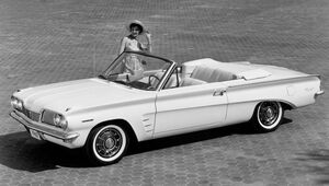 Оригинал Pontiac Tempest: двигатель спереди, а коробка передач сзади