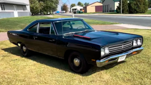 Редкий Plymouth Road Runner 1969 года с Hemi и механикой удивил коллекционеров