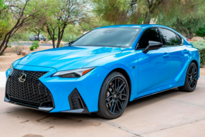 Почти новый Lexus IS 500 выставлен на продажу после 5500 км пробега
