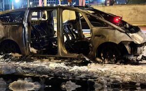Электрический минивэн Li Auto Mega сгорел дотла в Китае без видимых причин
