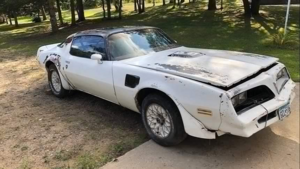 Два Pontiac Trans Am 1977 года: проект для реставрации и донор в одном лоте