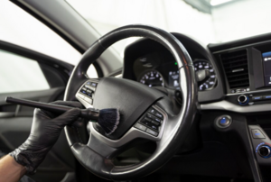 Как избавиться от пыли на панели автомобиля и не притягивать ее снова