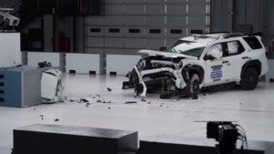 Toyota 4Runner 2025 года получил низкую оценку безопасности на краш-тестах IIHS