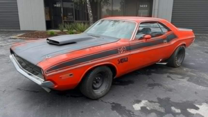 Редкий Dodge Challenger T/A 1970 года с тремя листами сборки не продан за 50 тысяч