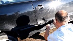 Как убрать вмятину на машине при помощи вантуза